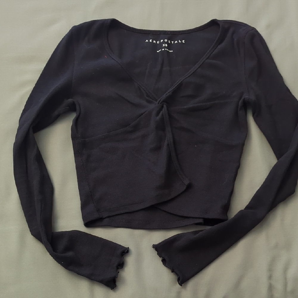 Black Aeropostale Twist Front Crop Top
